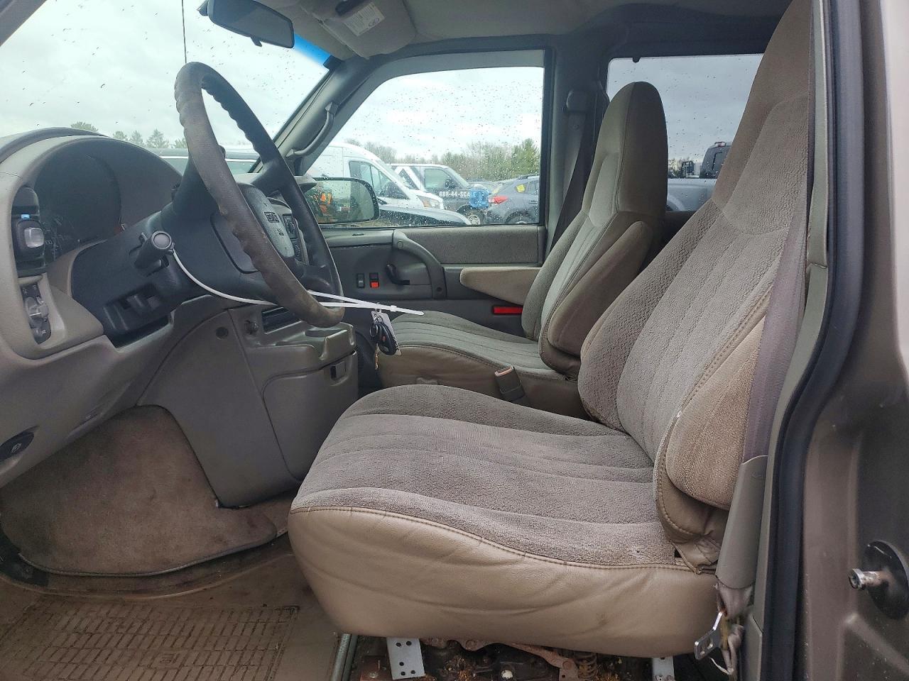 2002 GMC Safari XT