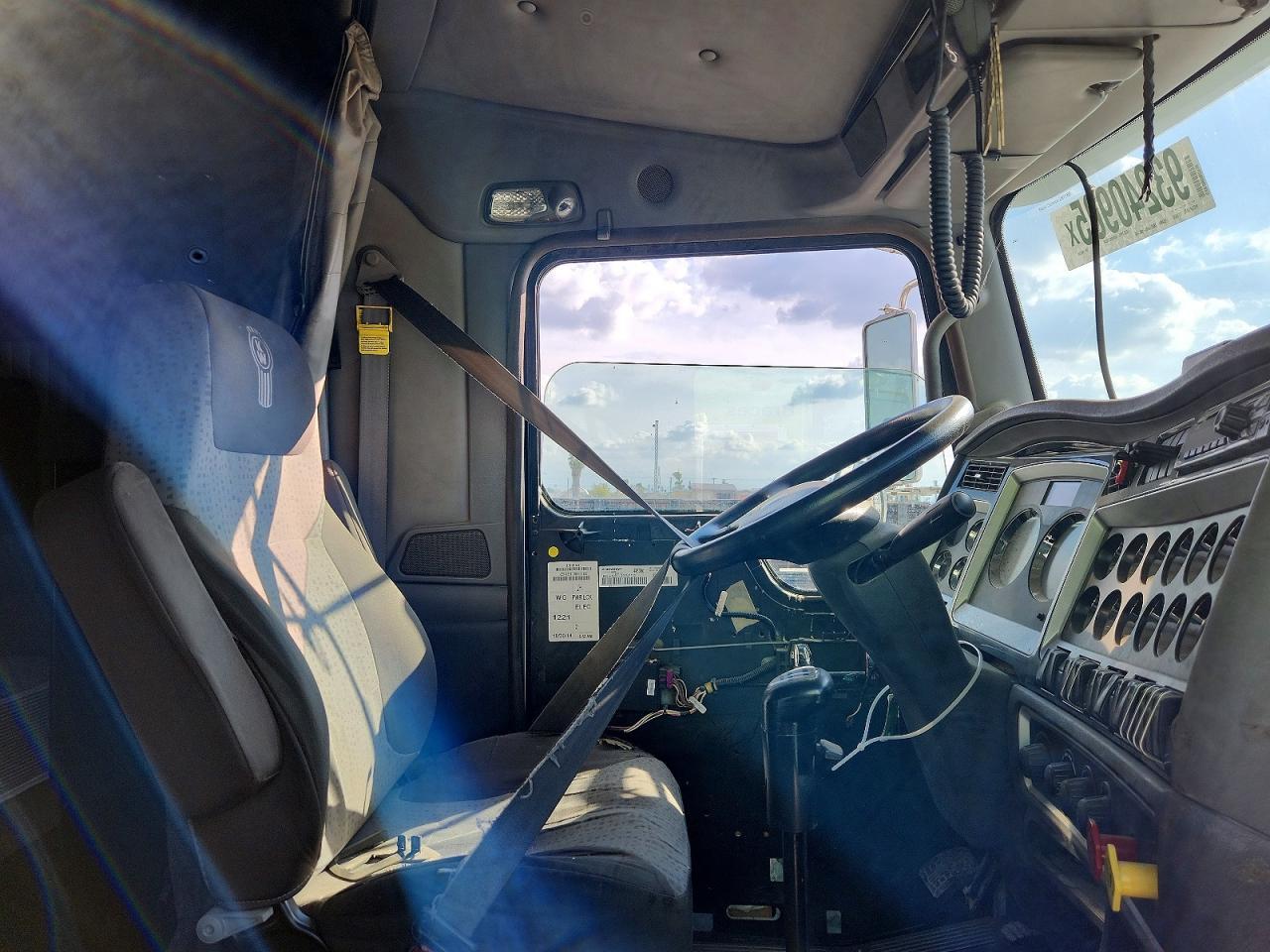 2015 Kenworth T880 Semi Truck