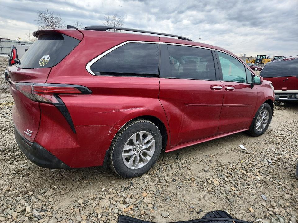 2022 Toyota Sienna xle 7-passenger