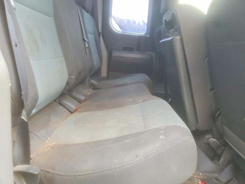 2004 Nissan Titan XE