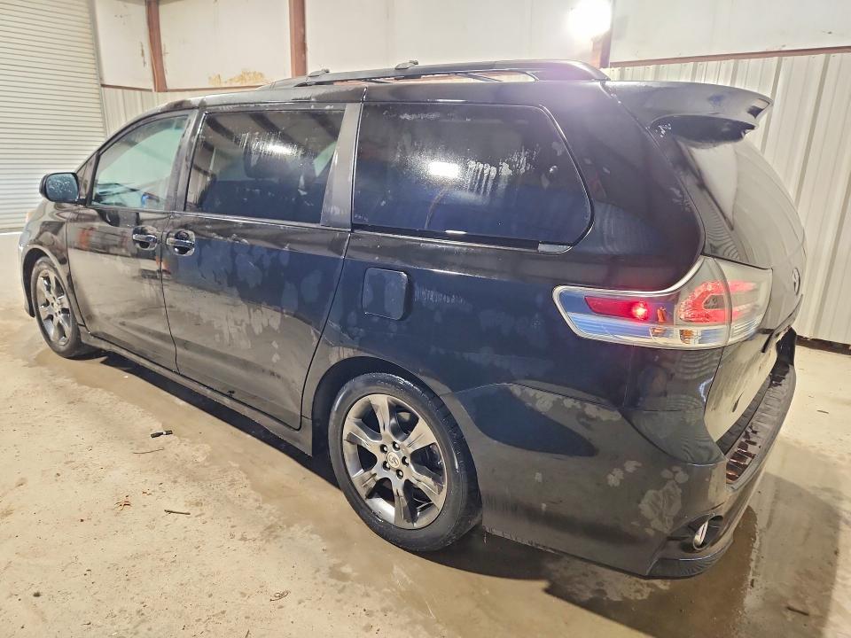 2011 Toyota Sienna se 8-passenger