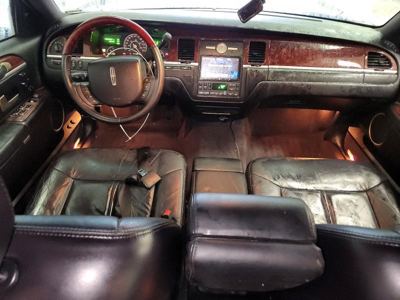 2005 Lincoln Town car Signature Limited