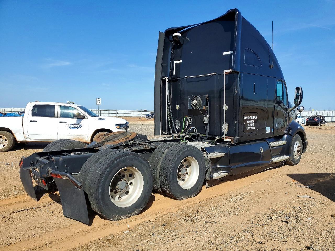 2011 Kenworth T700 Semi Truck