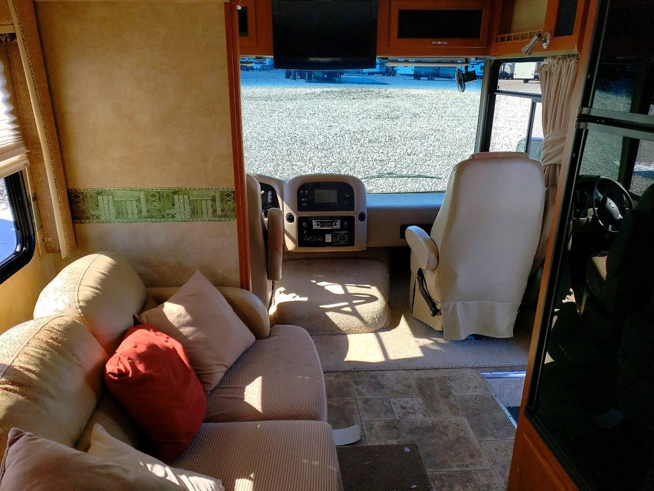 2011 Ford F53