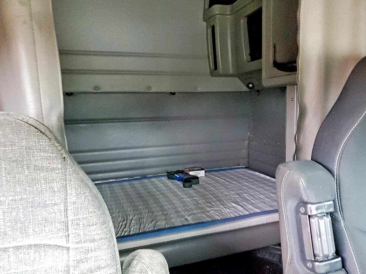 2013 Peterbilt 386-Semi Truck