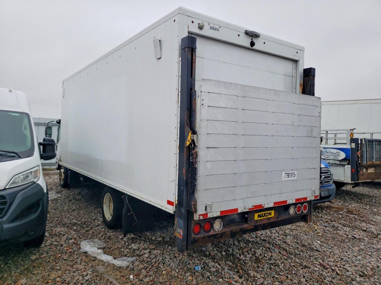 2017 Isuzu NRR BOX Truck