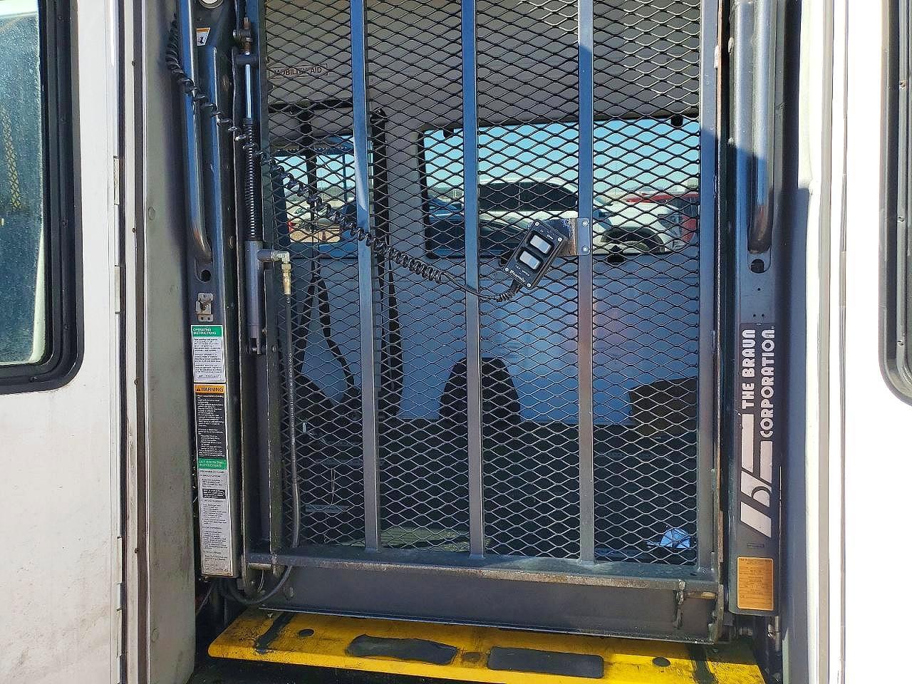 2005 Ford Econoline E 350