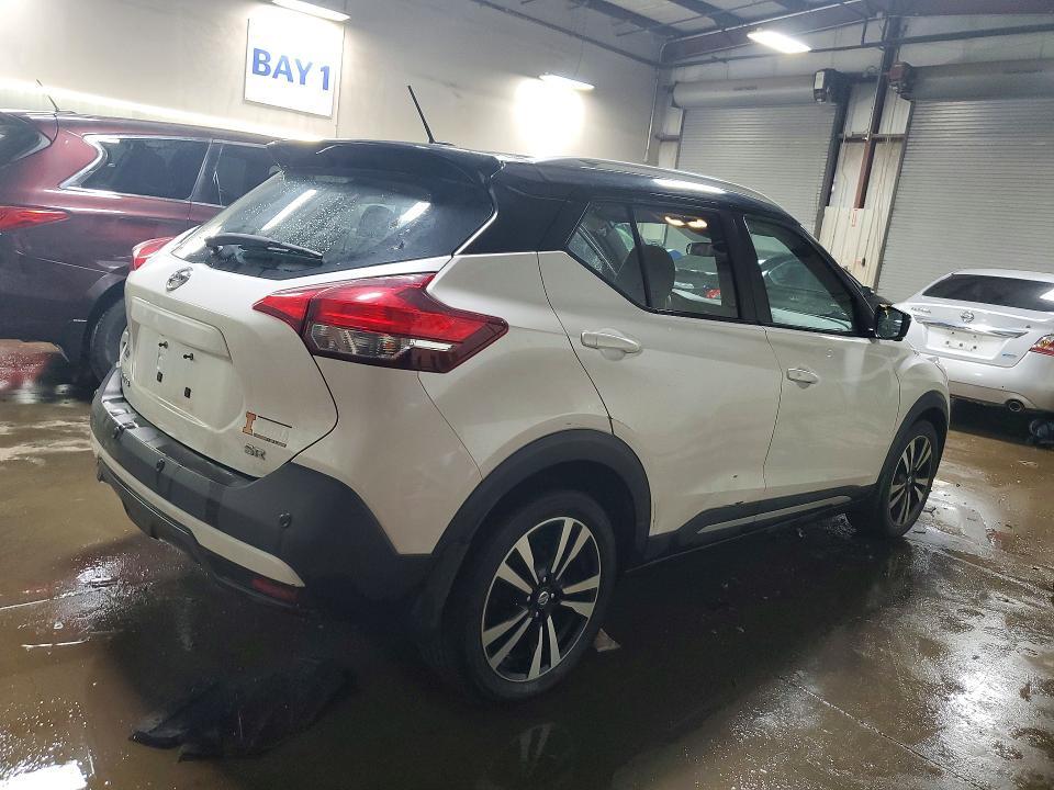 2020 Nissan Kicks sr