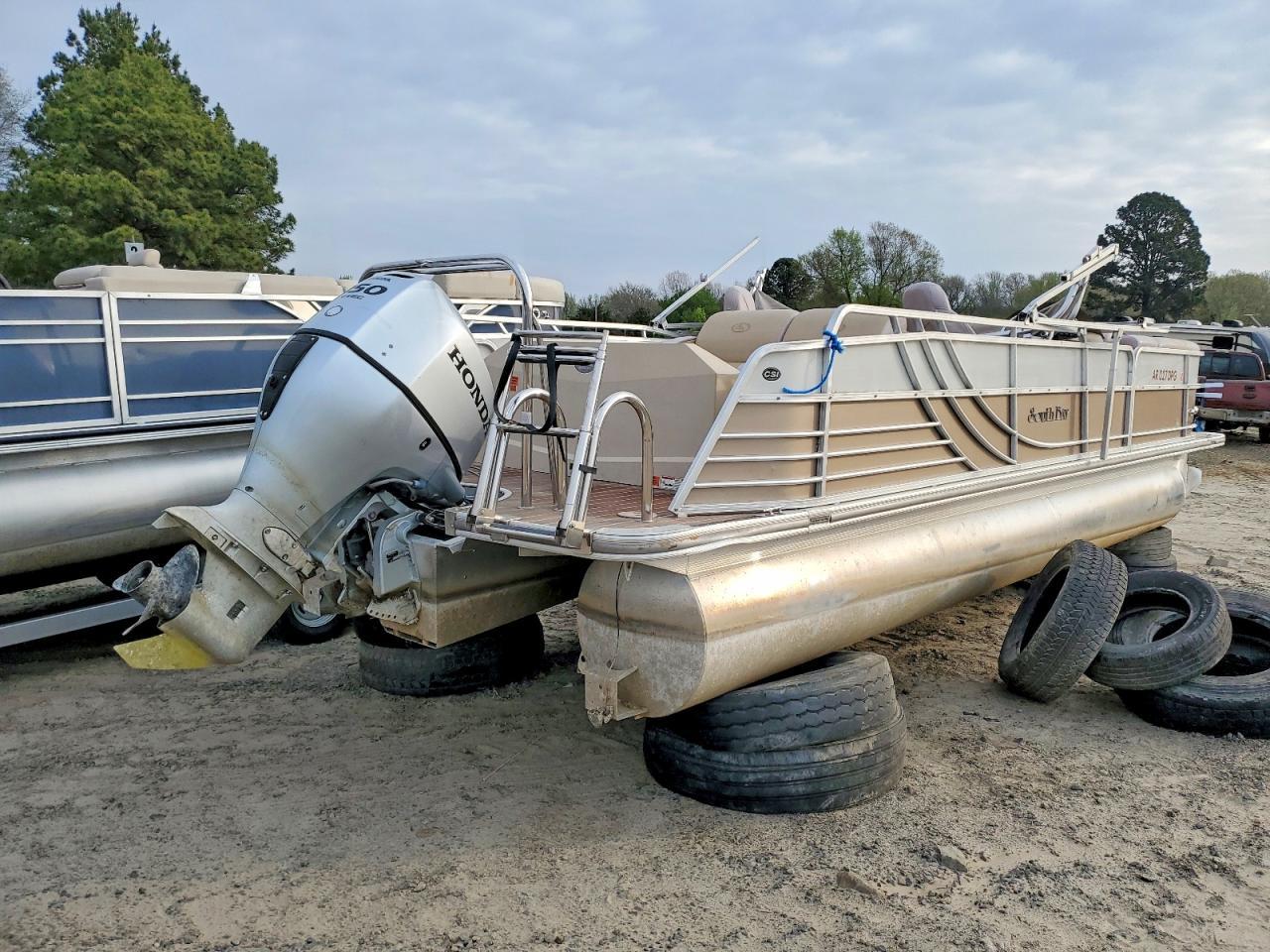 2015 Southbay 524SLX-Boat
