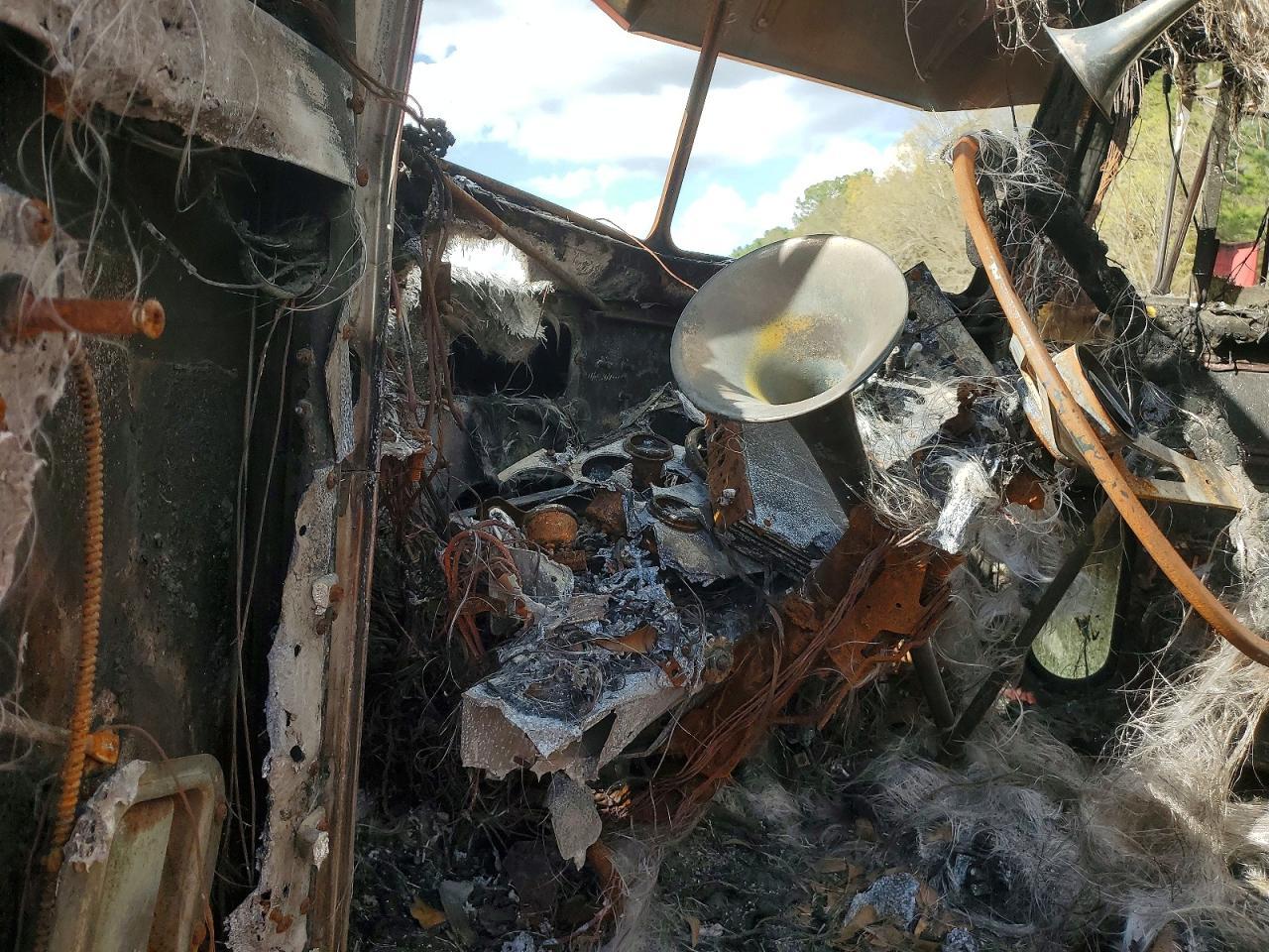 1999 Peterbilt Tractor 1999 Peterbilt 379 Semi Truck