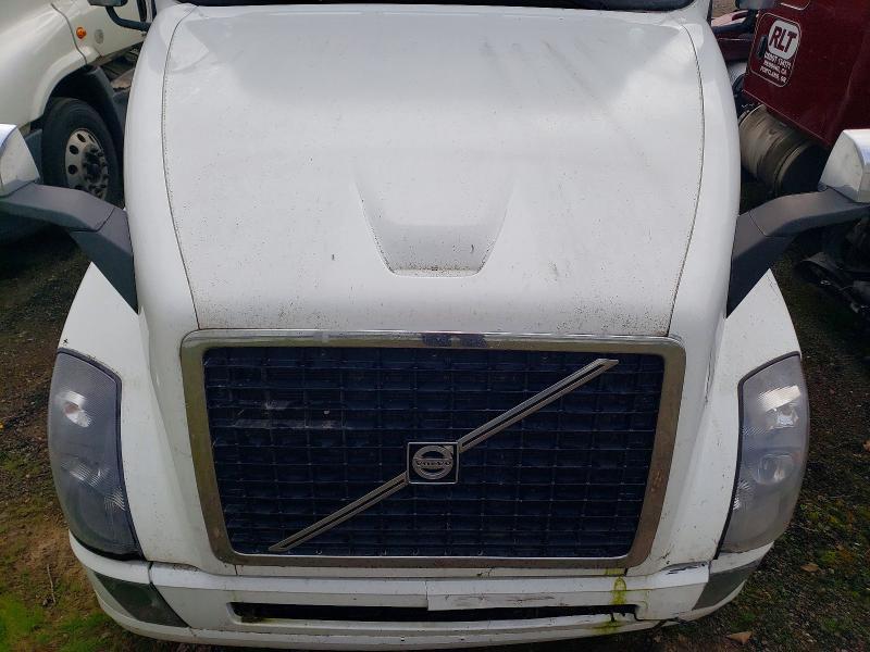 2017 Volvo VNL Semi Truck