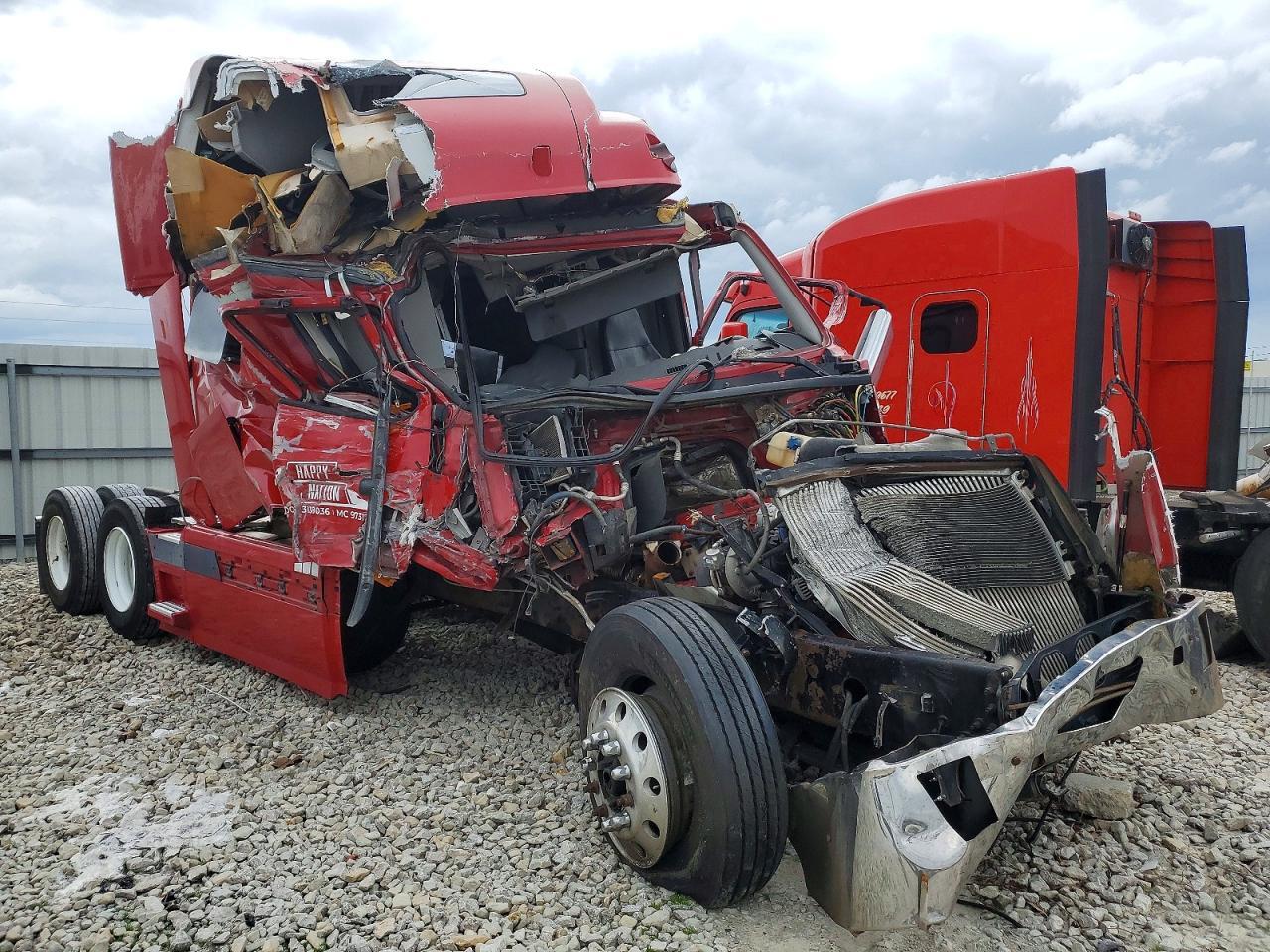 2004 Volvo VN VNL-Semi Truck