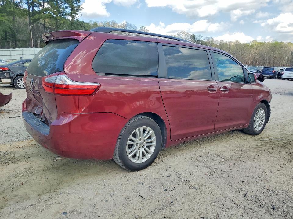 2015 Toyota Sienna xle 8-passenger