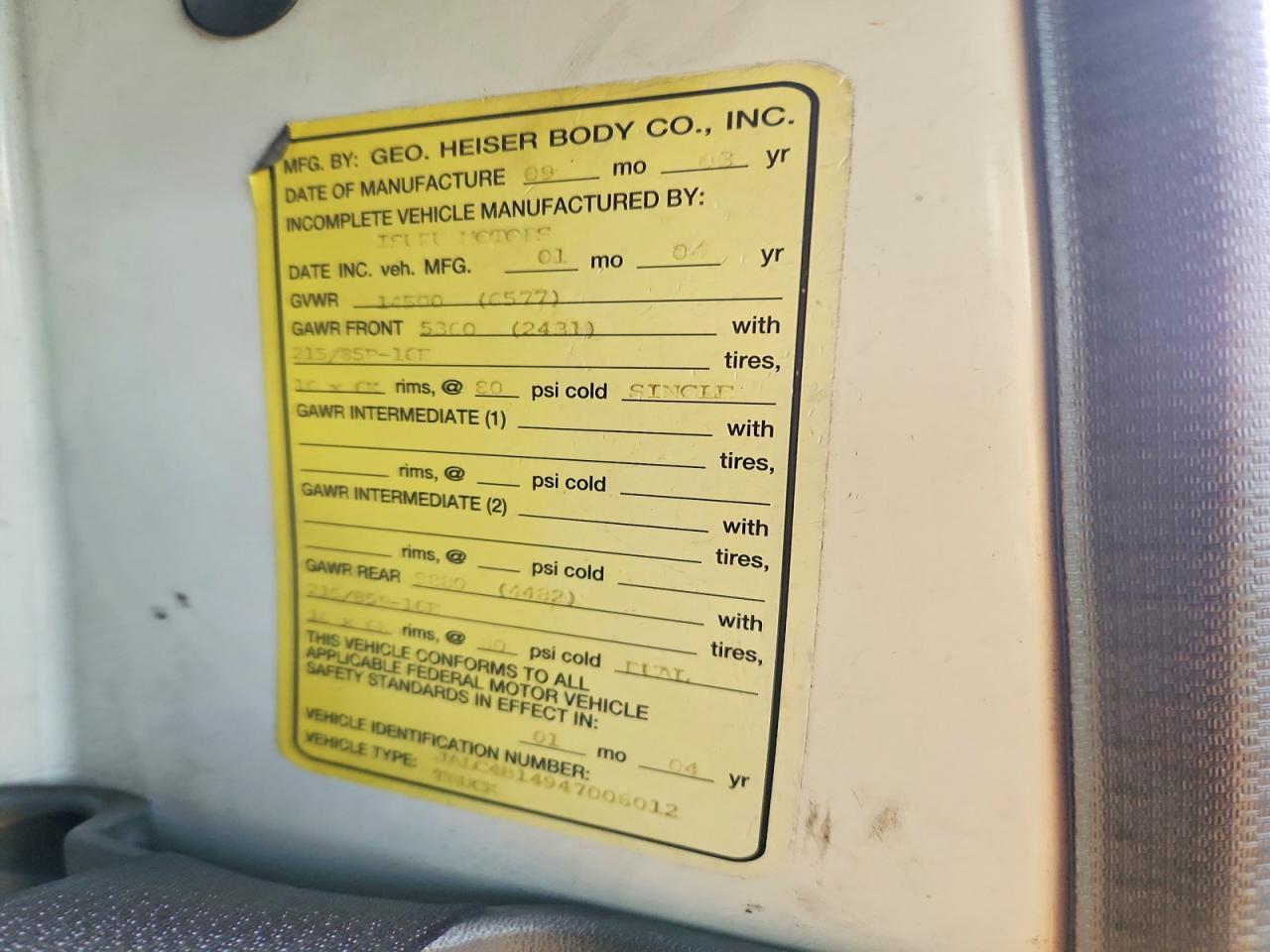 2004 Isuzu NPR BOX Truck