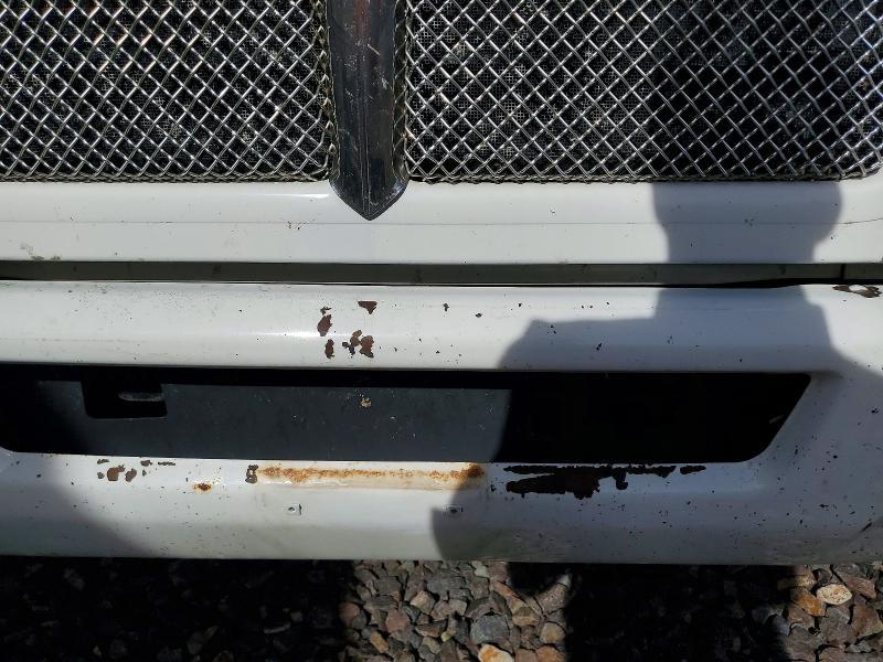 2016 Kenworth T330 Semi Truck