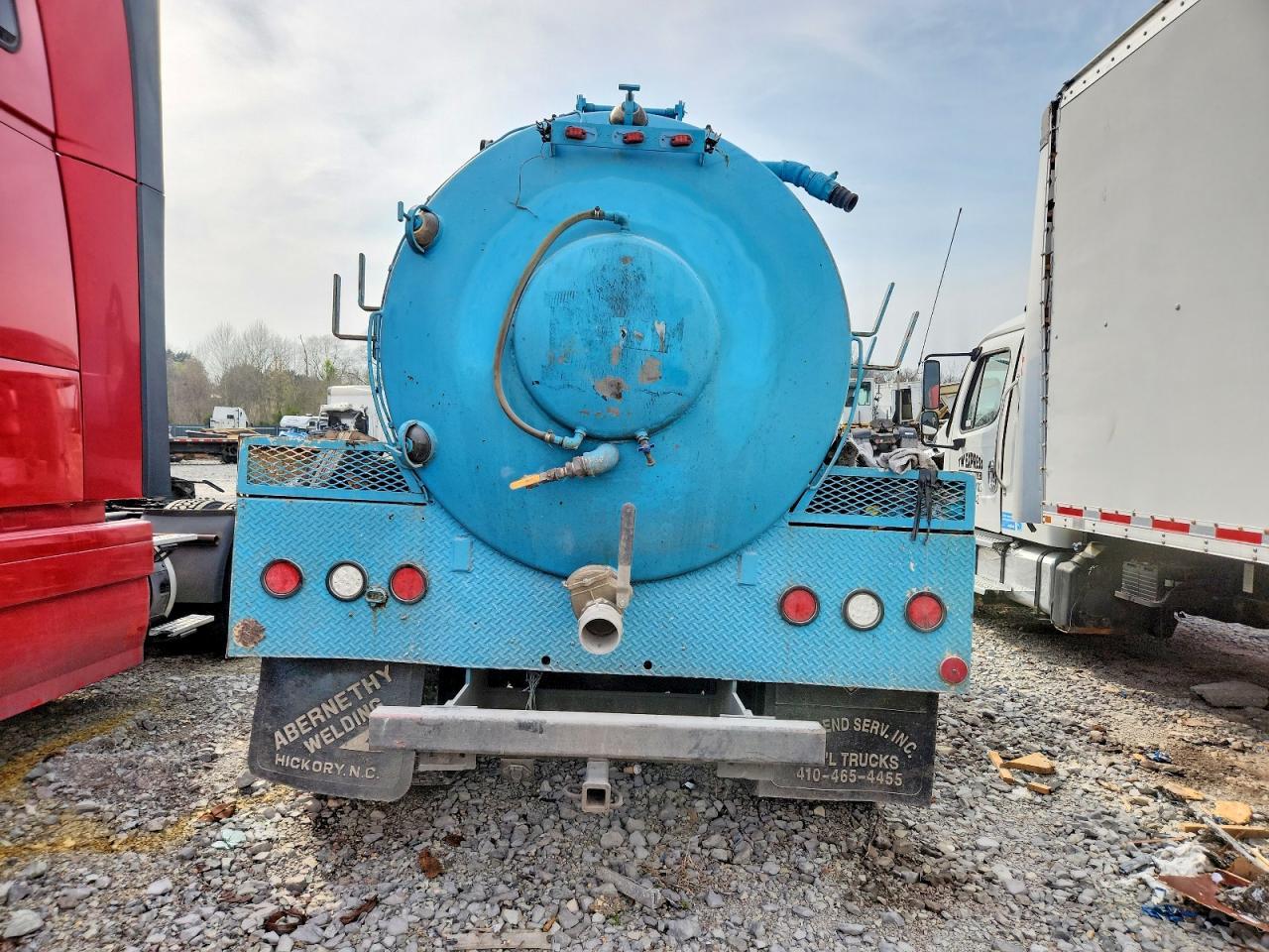 2001 International 4000 4700-Refuse Truck