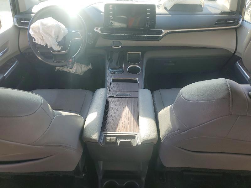 2023 Toyota Sienna xle 8-passenger