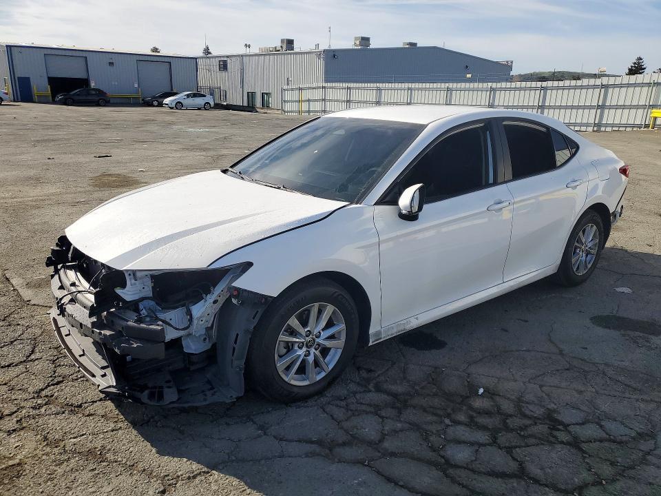 2025 Toyota Camry le