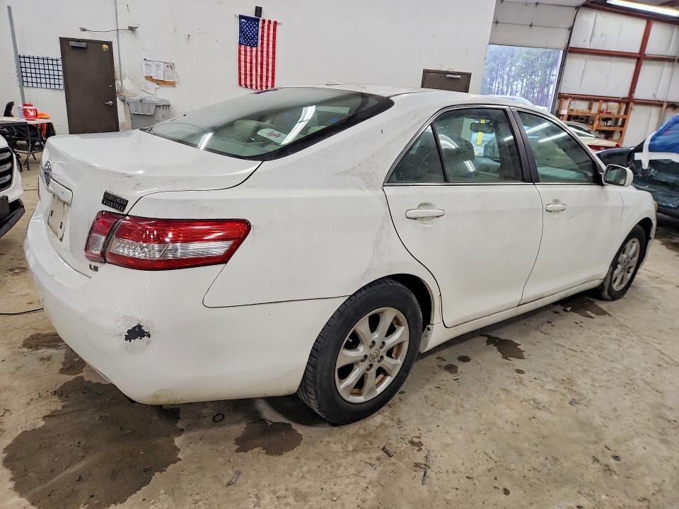 2010 Toyota Camry le
