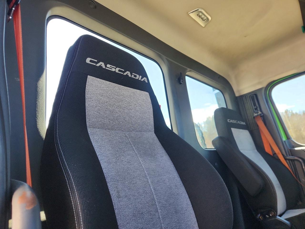 2020 Freightliner Cascadia 116 Semi Truck