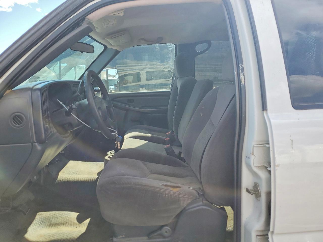 2006 Chevrolet Silverado Flatbed Truck