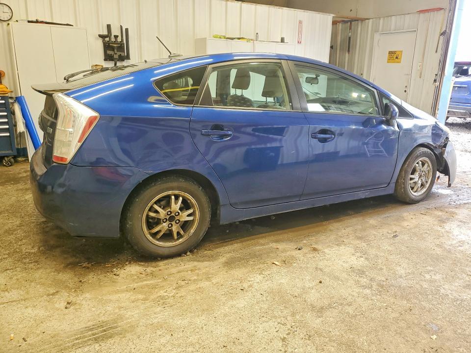 2010 Toyota Prius iii