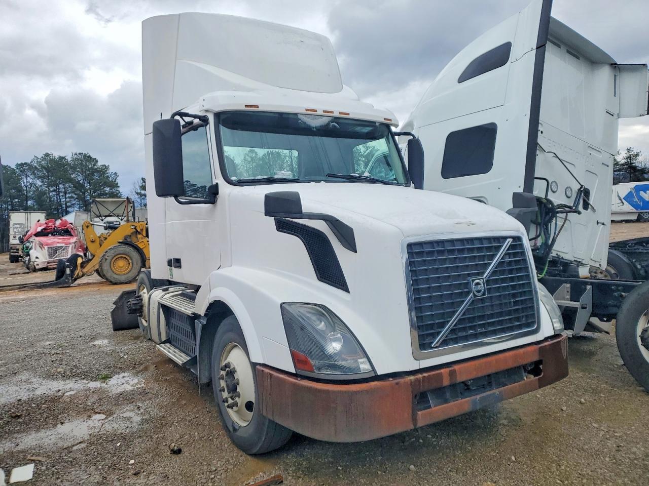 2015 Volvo VNL Semi Truck