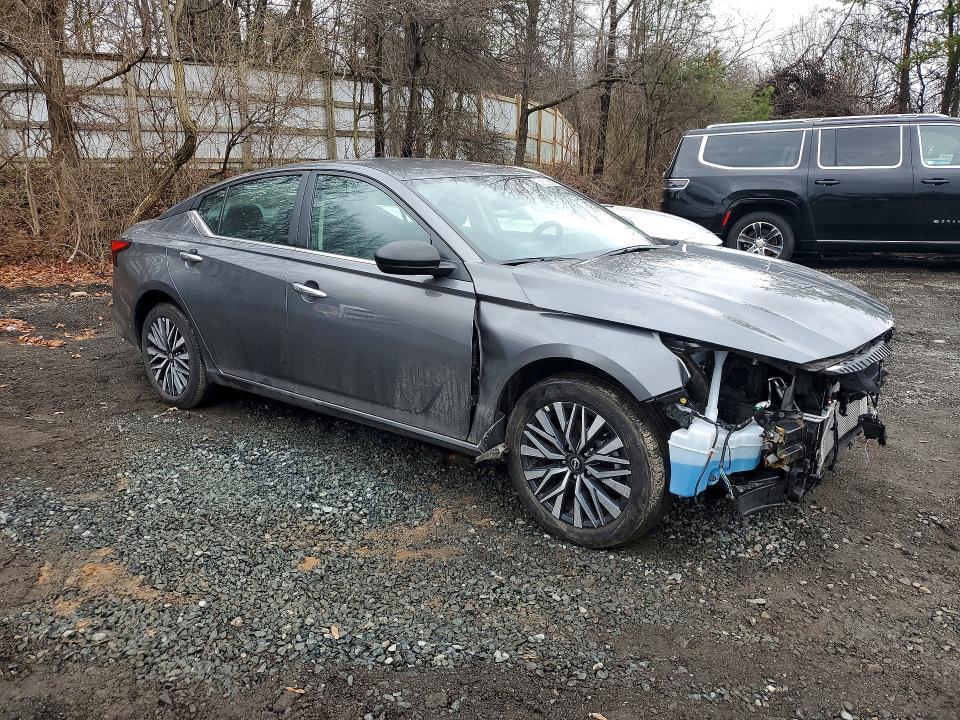 2025 Niss Altima