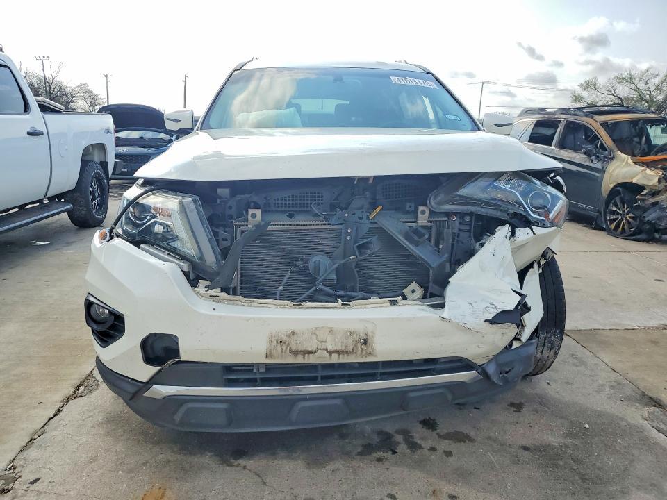 2017 Nissan Pathfinder sv