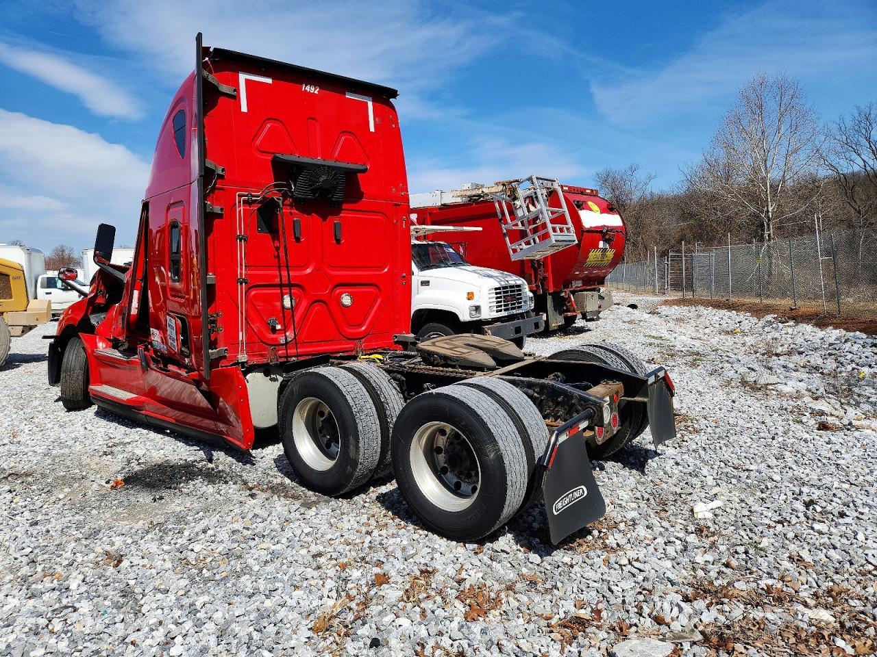 2019 Freigliner 2019 Freightliner Cascadia 126 Semi Truck