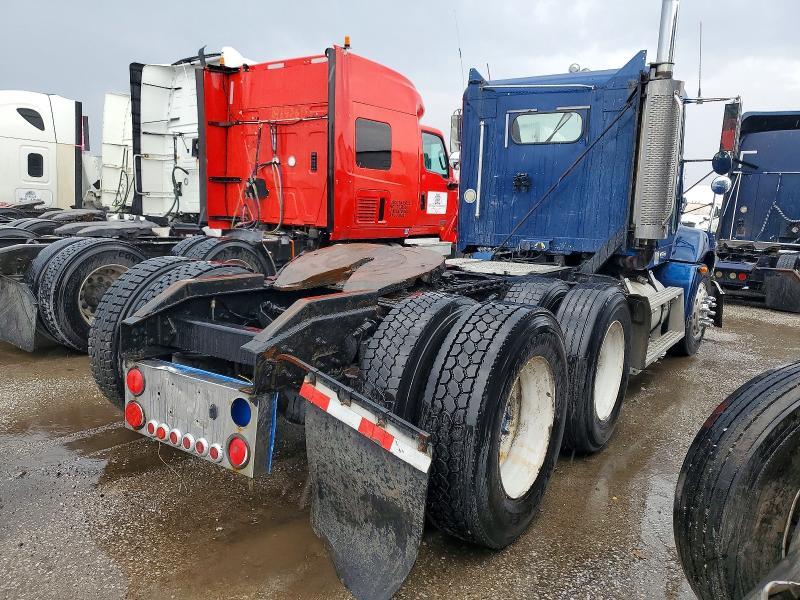 2002 Freigliner 2002 Freightliner FLD112 Semi Truck