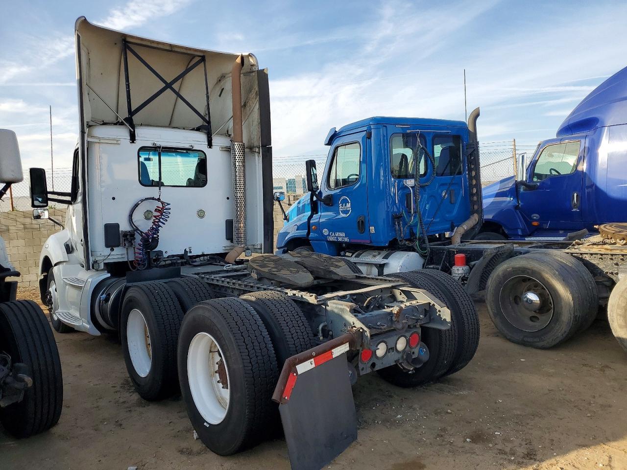 2015 Kenworth Construction T680