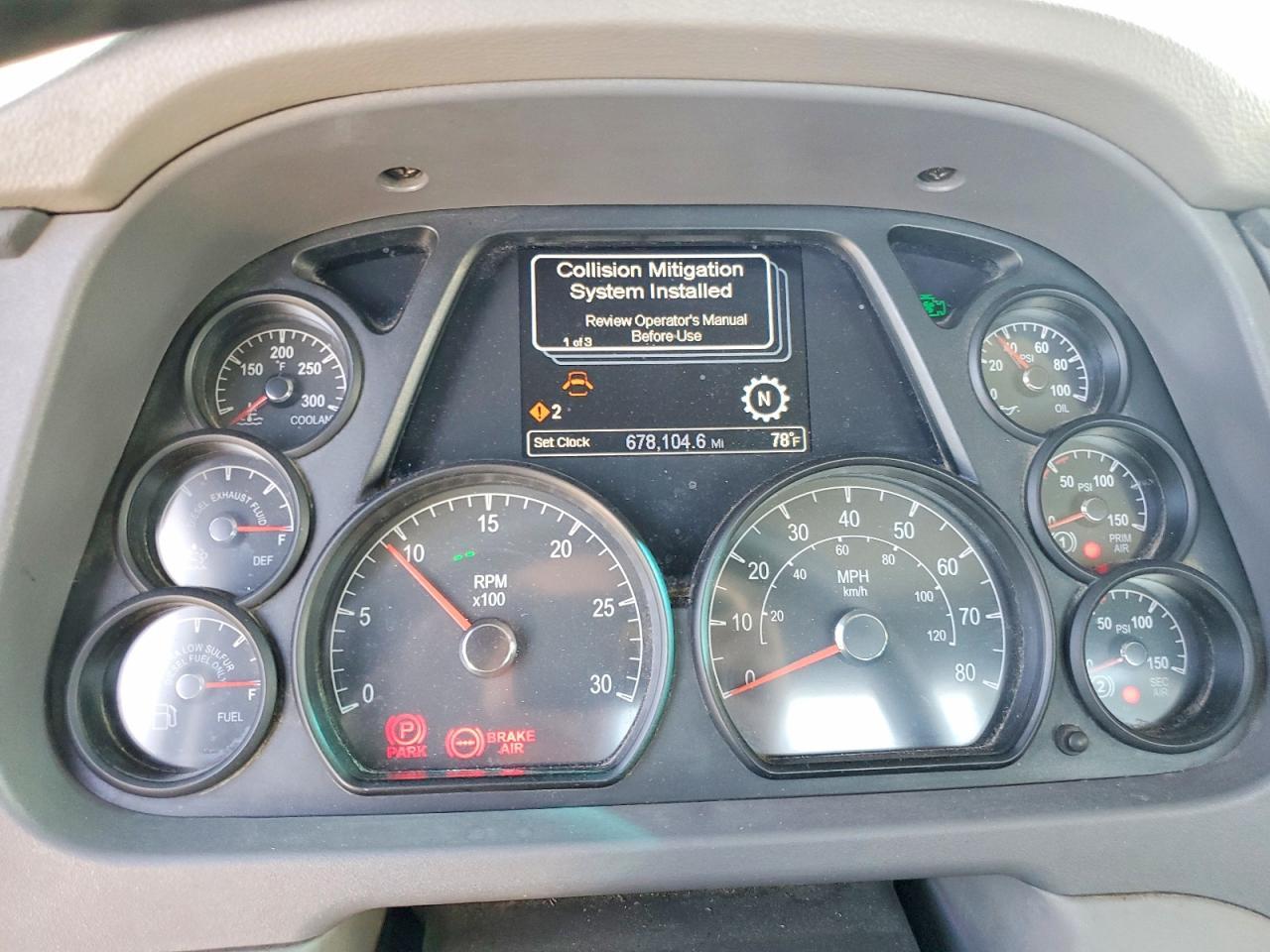 2017 Peterbilt 579 Semi Truck