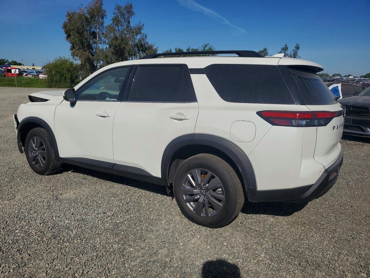2024 Nissan Pathfinder sv
