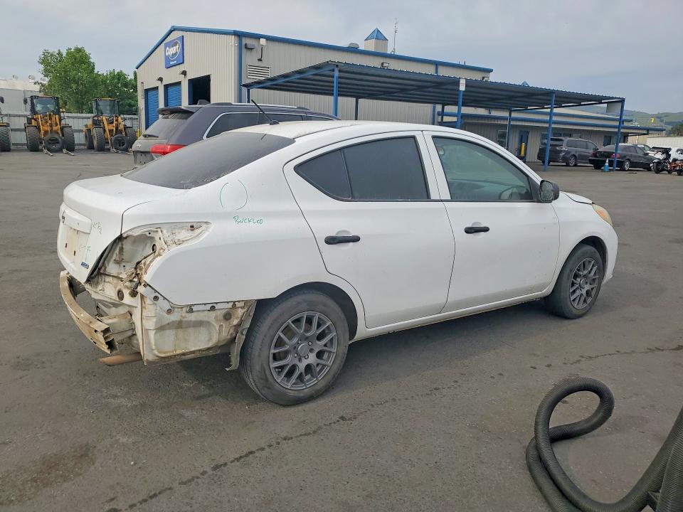 2013 Nissan Versa 1.6 s