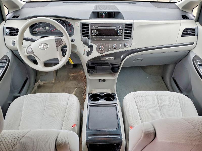 2012 Toyota Sienna le 7-passenger