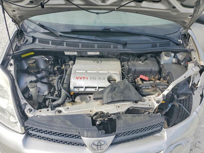 2004 Toyota Sienna le 7 Passenger