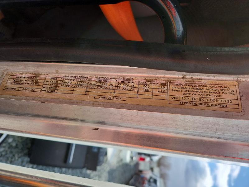 2016 Peterbilt 382 Semi Truck