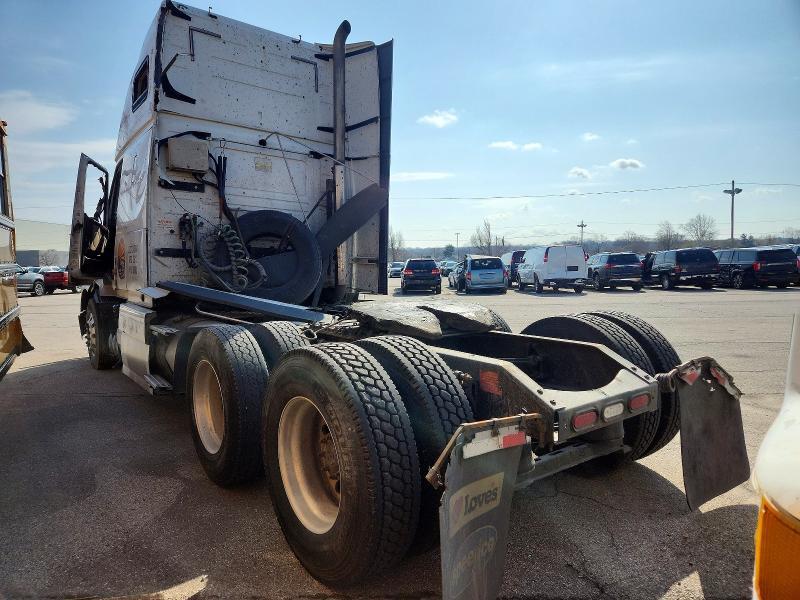 2014 Volv O VNL Semi Truck