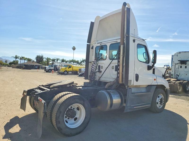 2016 Freightliner Cascadia 125 Semi Truck