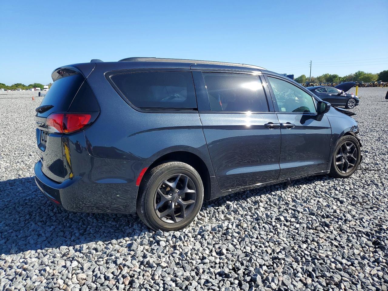 2019 Chrysler Pacifica Touring l