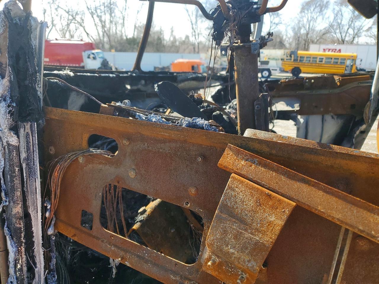 2013 Peterbilt 386 Semi Truck