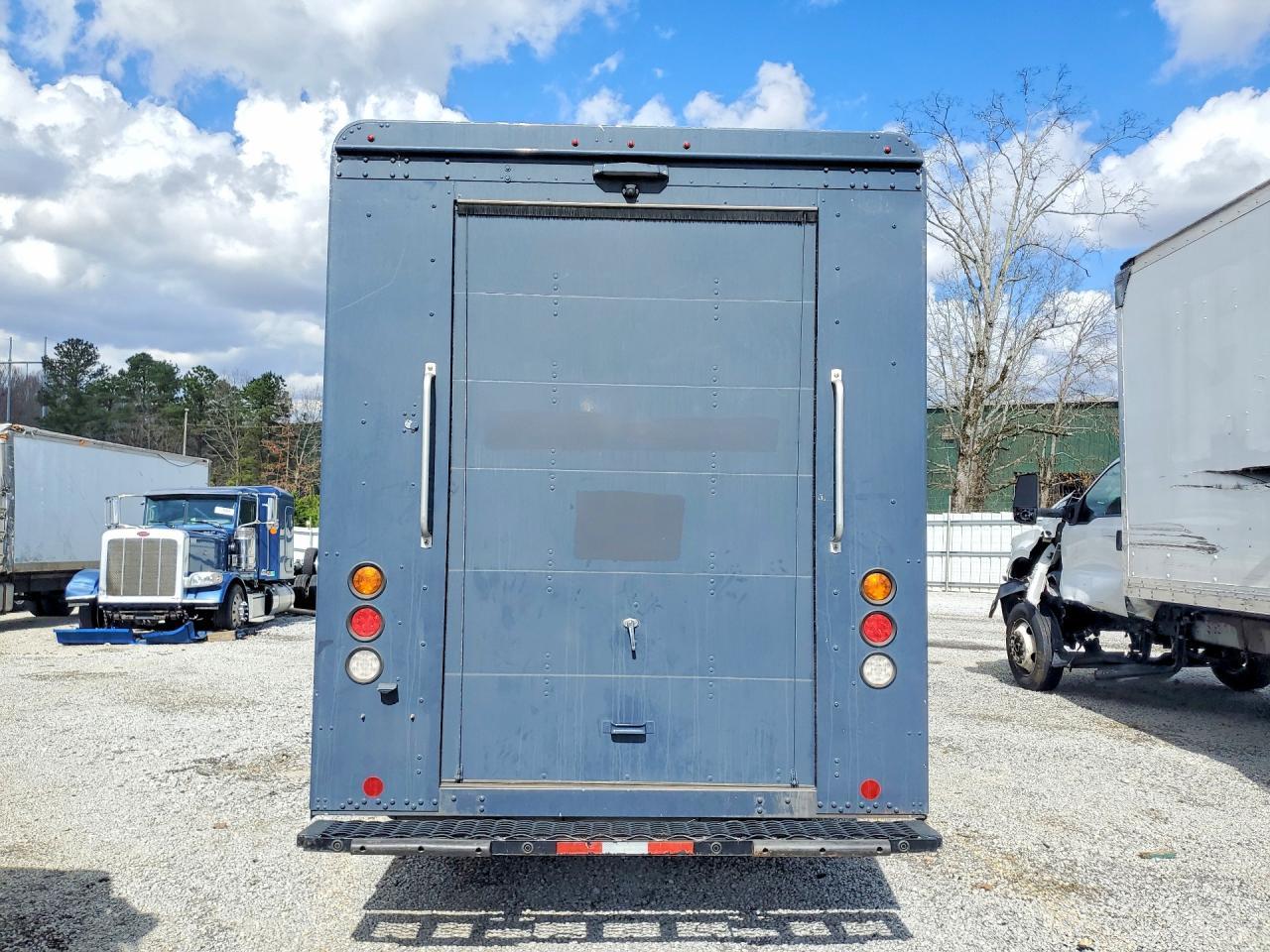 2020 Freightliner MT45G Chassis Delivery Truck