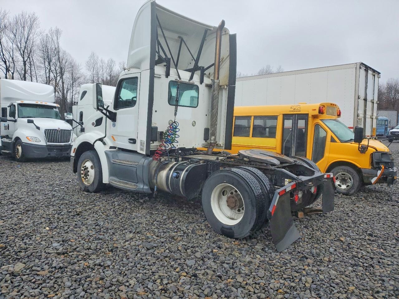 2016 Peterbilt 579 Semi Truck