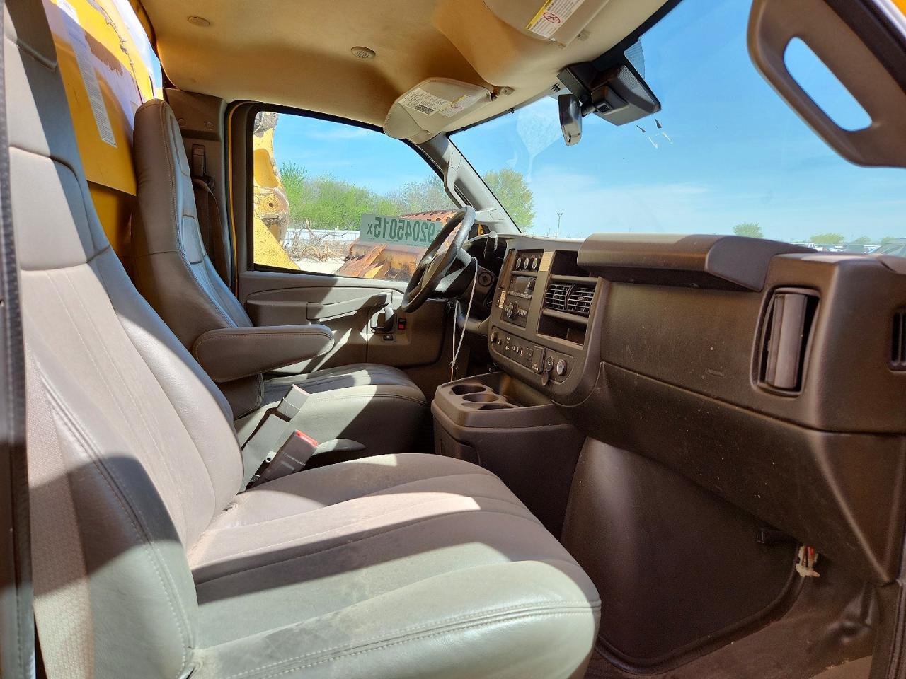 2022 GMC Savana BOX Truck