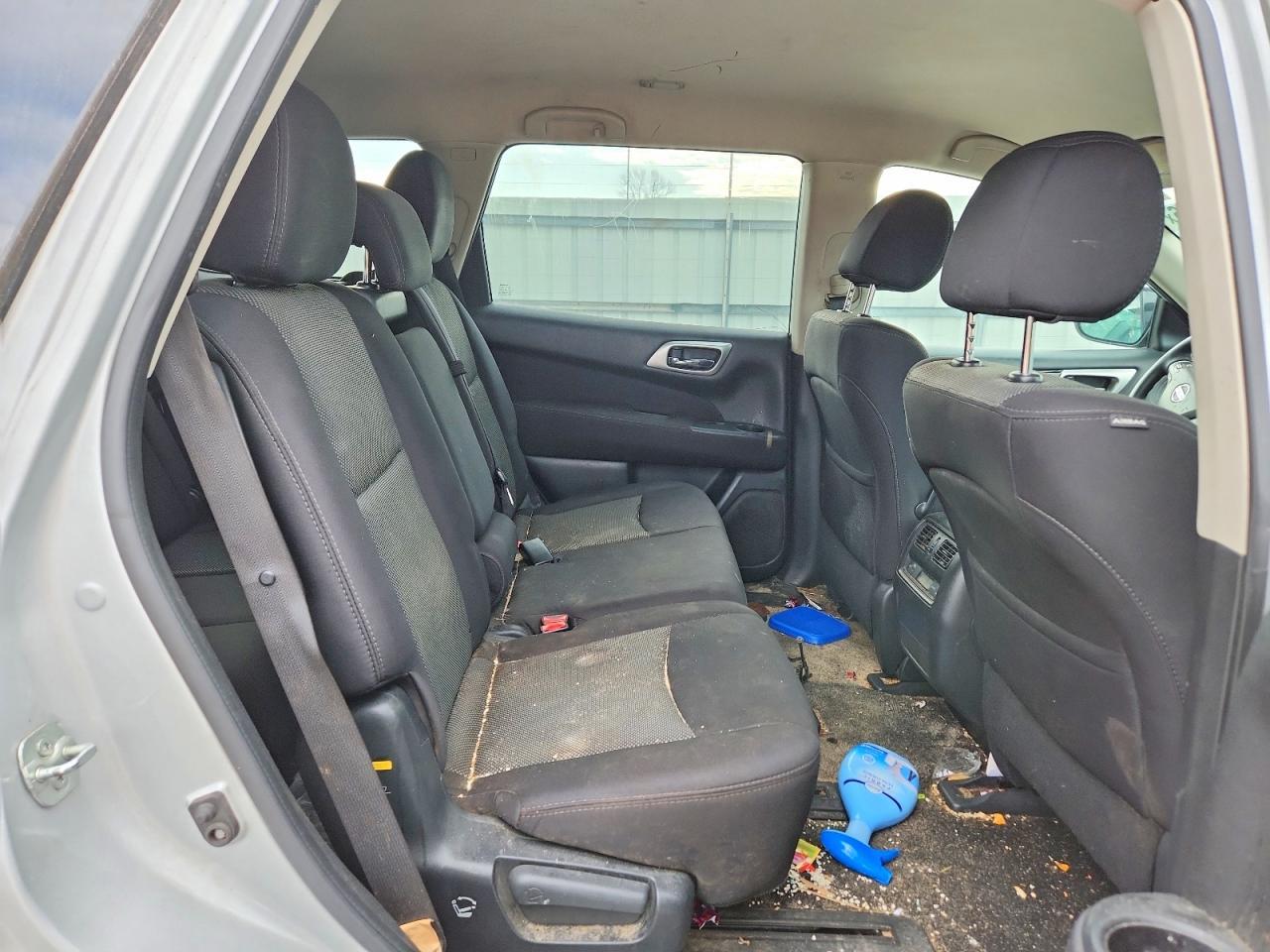 2017 Nissan Pathfinder s
