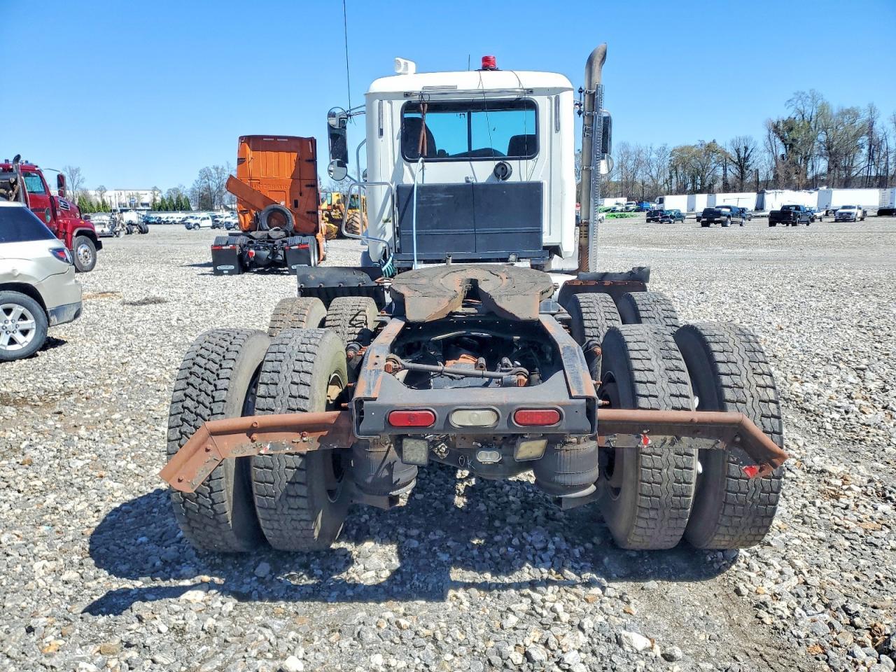 2015 Mack CXU613 Semi Truck