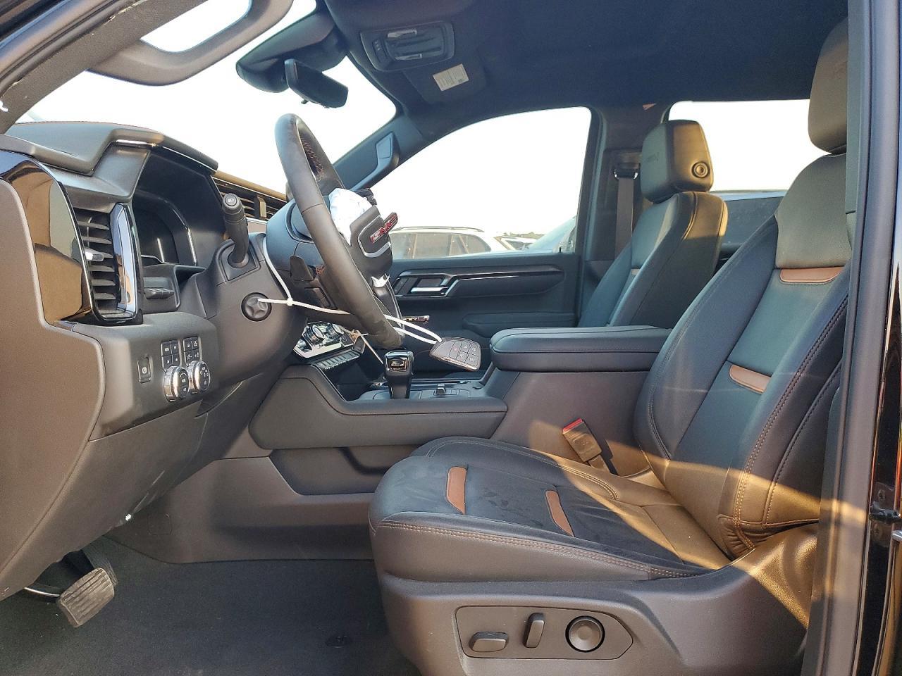 2025 GMC Sierra K1500 AT4