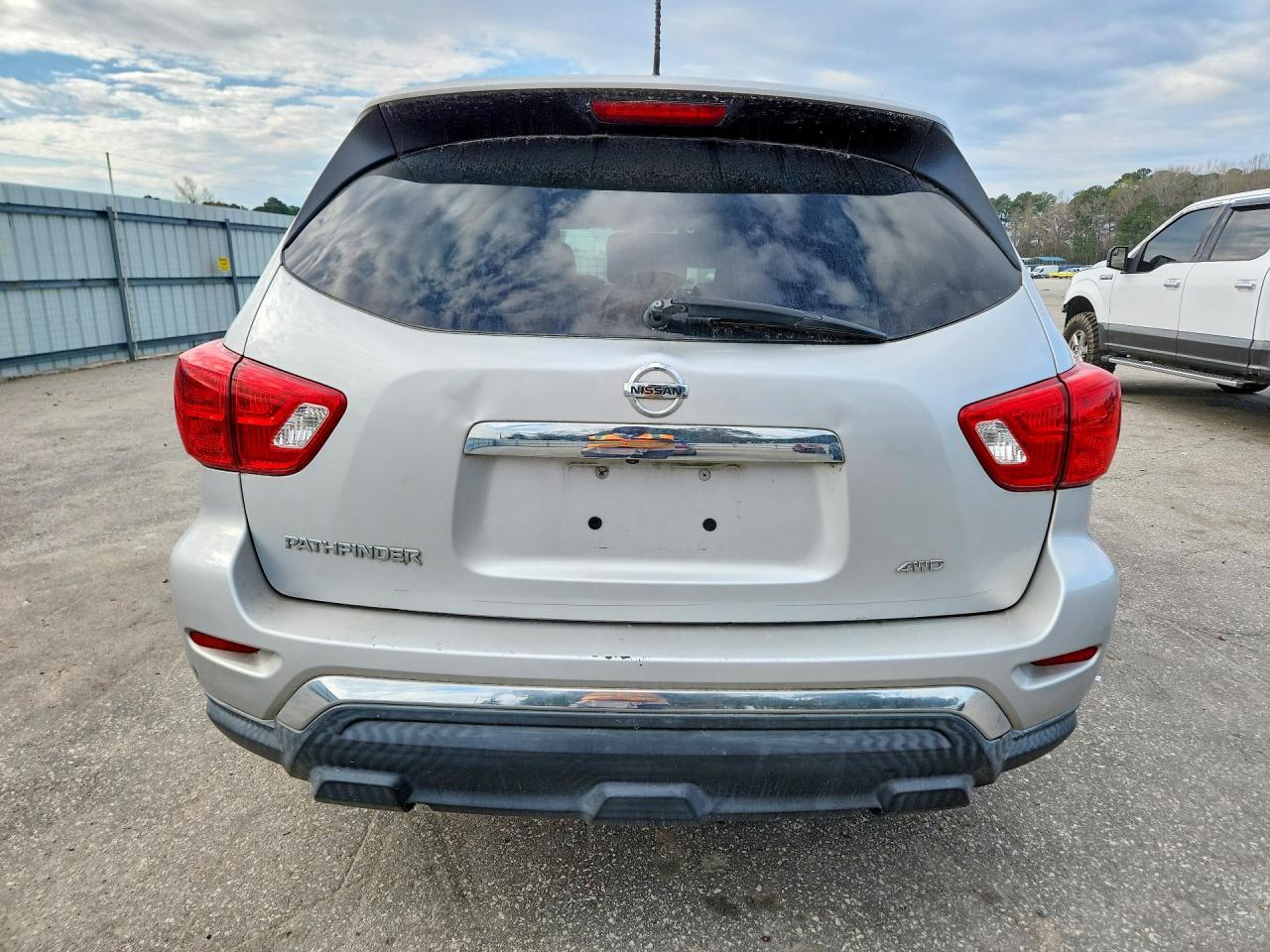 2017 Nissan Pathfinder s