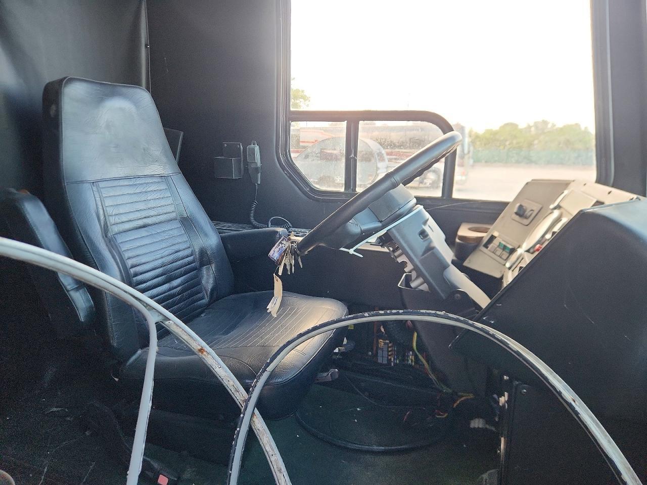 2006 Freigliner Chassis X Line Motor Home